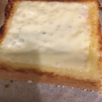 マヨネーズとチーズで簡単、美味しいトーストが出来て朝の忙しい時間にもうってつけですね(๑˃̵ᴗ˂̵)とっても美味しかったです( ^ω^ )ごちそうさまでした♪